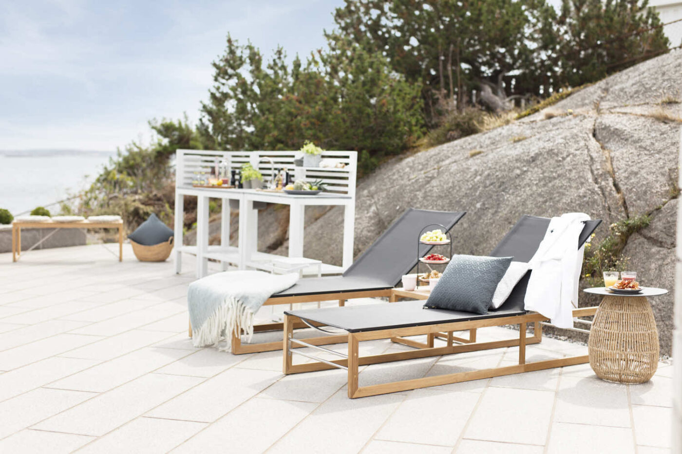 Brafab Bellac Utekök och arbetsbänk i vit aluminium, inklusive vask.