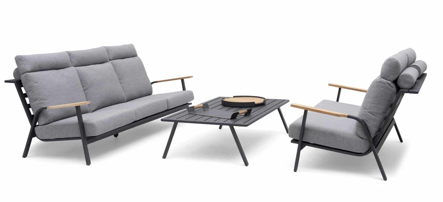 Hillerstorp Kungshult Loungegrupp, 3-sits soffa, 2-sits soffa och loungebord i svart/mörkgrå aluminium och grå dynor.
