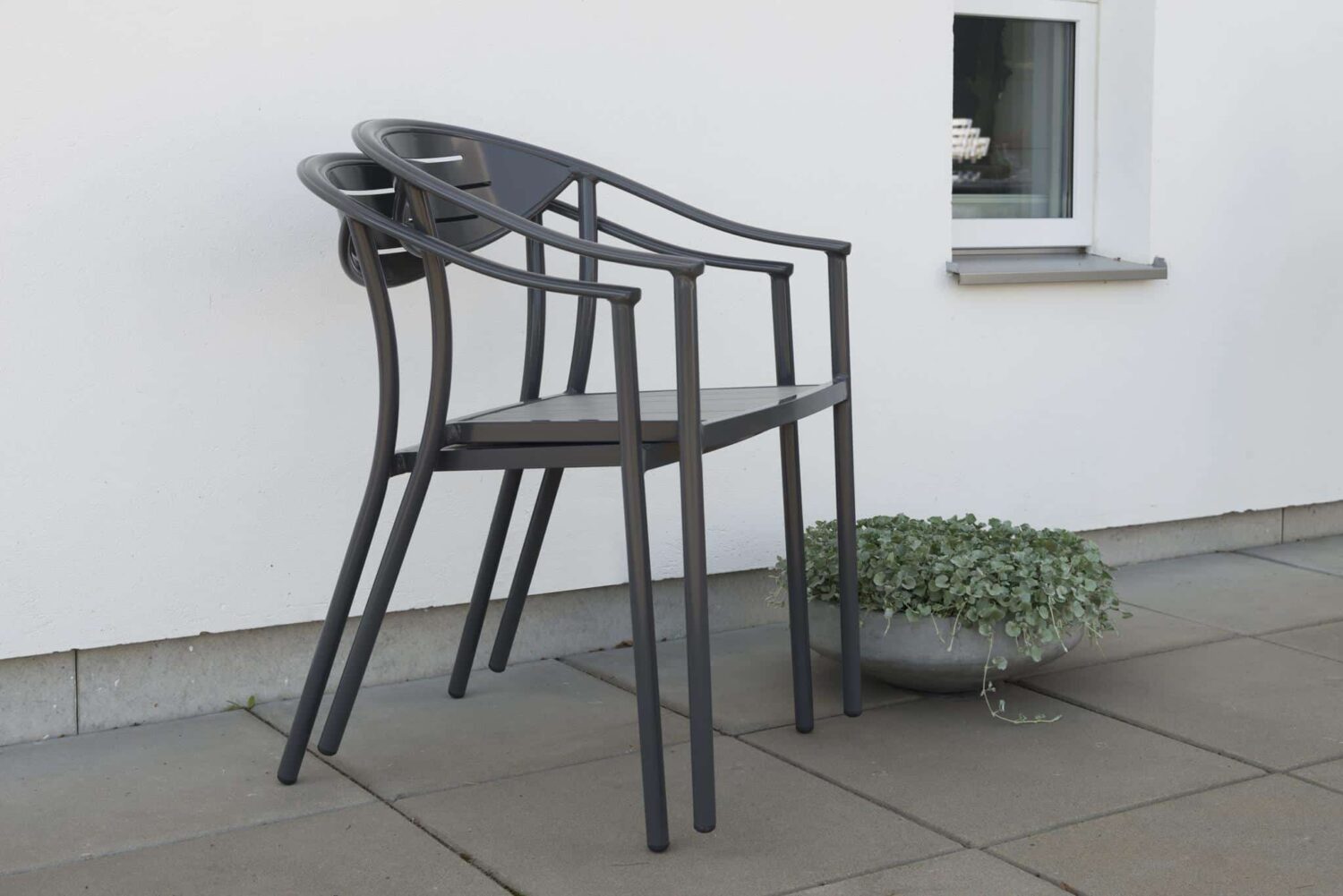 Åminne Caféstol från Hillerstorp i grå aluminium med sits i grå Gaumo.