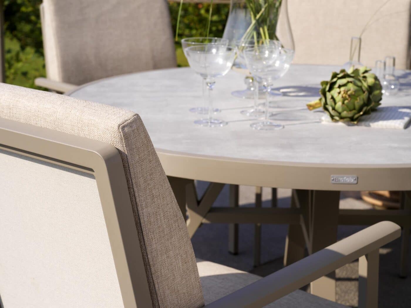 78129-samvaro_dining_detail-screen_78129-1