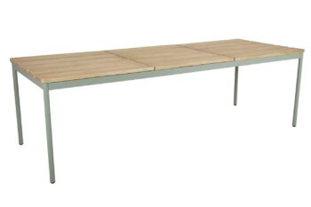 Brafab Nox Matbord grön/teak 240x90 cm H73 cm med benställning i dammigt matt grön aluminium och bordsskiva i premium teak.