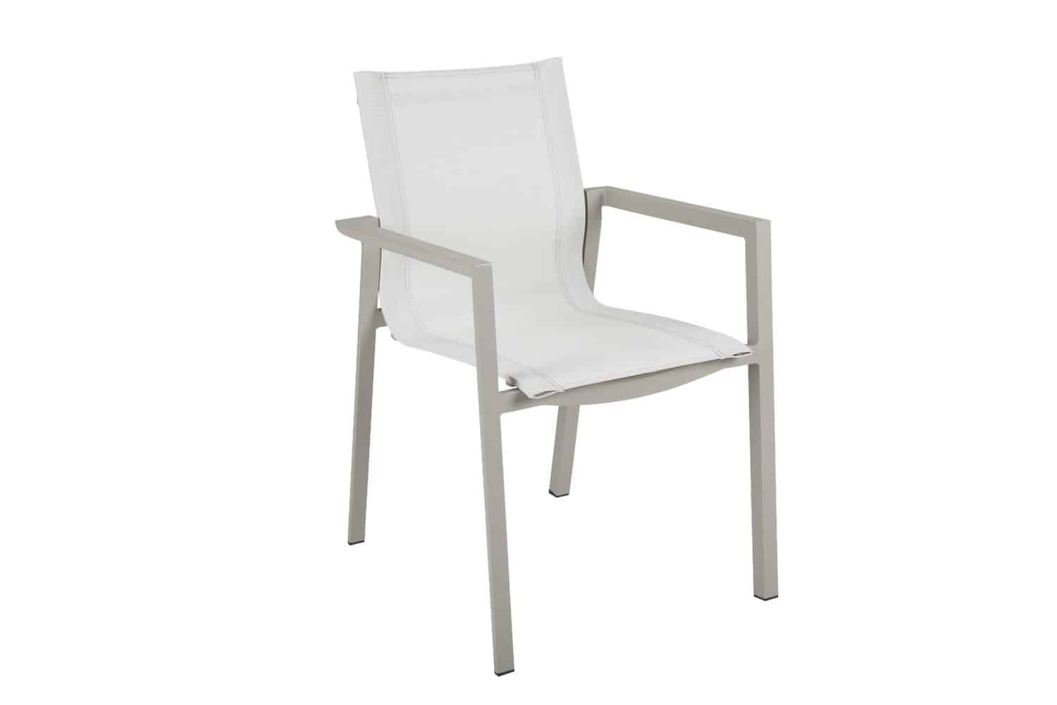 Brafab Delia Karmstol khaki är en stapelbar matstol i khaki/beigefärgad aluminium och off white textilene.