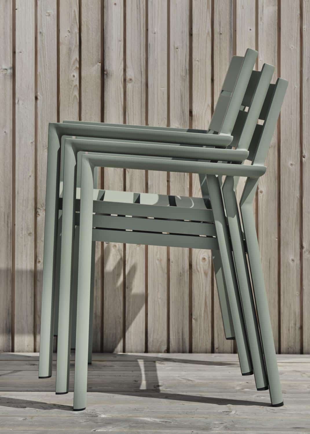 Brafab Delia stapelbara gröna stolar.
