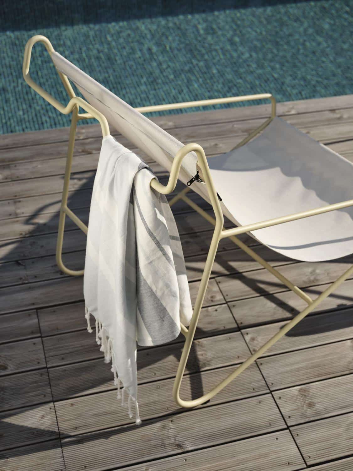 Brafab Poul Chair gul loungestol med stomme i vädertålig citrongul aluminium och sits i slitstark off white textilene.